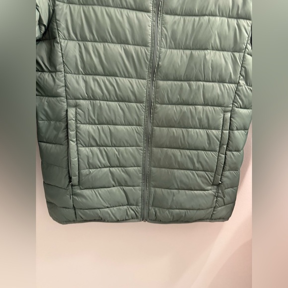 Amazon Essentials | Men's Sage Puffer Jacket (Unisex) with Hood and Two Pockets - Picture 4 of 11
